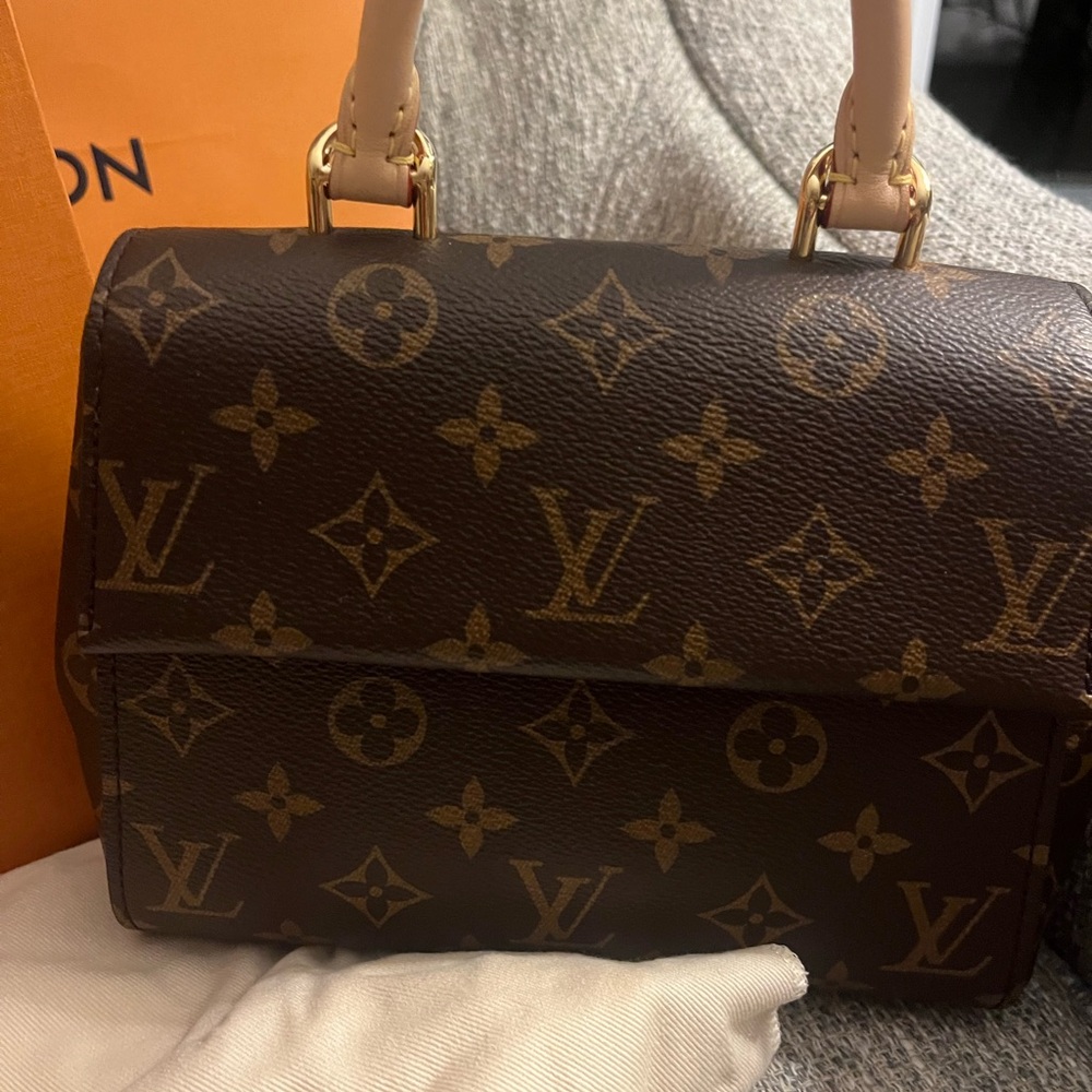 AUTHENTIC Louis Vuitton Monogram Canvas Cluny Mini - Picture 2 of 16